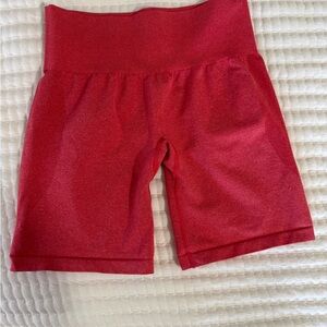 NVGTN Candy Apple Mid Rise Contour Seamless Shorts